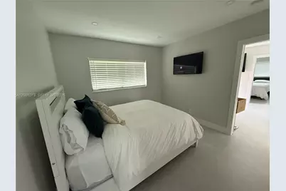 1050 NE 9th Ave #4, Fort Lauderdale, FL 33304 - Photo 8