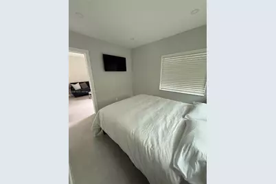 1050 NE 9th Ave #4, Fort Lauderdale, FL 33304 - Photo 6