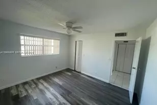 30 SE 4th Ave, Hallandale Beach, FL 33009 - Photo 4