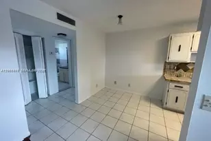 30 SE 4th Ave, Hallandale Beach, FL 33009 - Photo 4