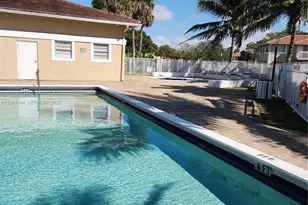 10004 Twin Lakes Dr, Coral Springs, FL 33071 - Photo 2