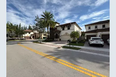 8925 NW 99th Ct, Doral, FL 33178 - Photo 2