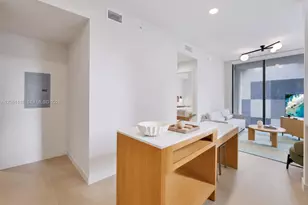 11 NE 6th St, Miami, FL 33132 - Photo 16