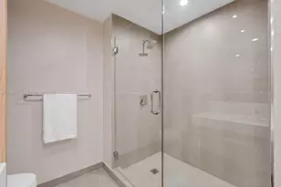 11 NE 6th St, Miami, FL 33132 - Photo 14