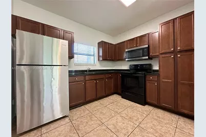 1035 NE 10th Ave #3, Fort Lauderdale, FL 33304 - Photo 2