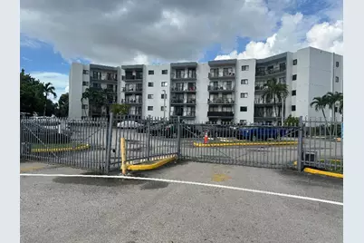 1820 W 53rd St #518, Hialeah, FL 33012 - Photo 2