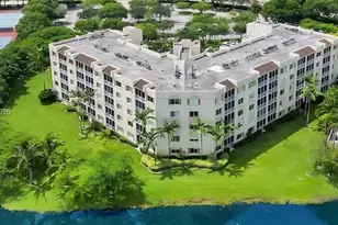 3500 Oaks Clubhouse Dr, Pompano Beach, FL 33069 - Photo 2