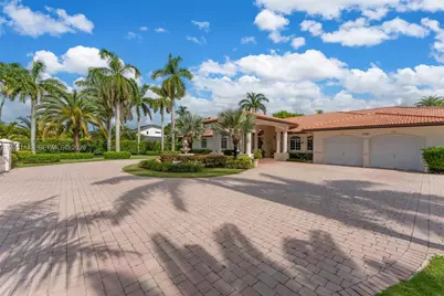 9735 SW 64th St, Miami, FL 33173 - Photo 2