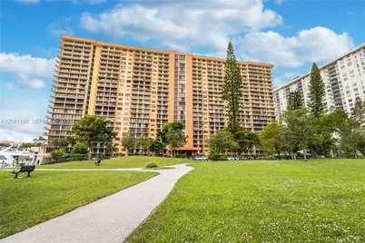290 174th St #617, Sunny Isles Beach, FL 33160 - Photo 2