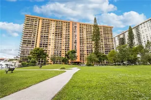 290 174th St, Sunny Isles Beach, FL 33160 - Photo 2