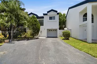 21221 NE 3rd Ct, Miami, FL 33179 - Photo 32