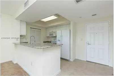 19501 W Country Club Dr #2205, Aventura, FL 33180 - Photo 2