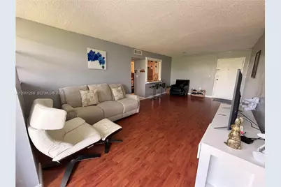 16518 NE 26th Ave #403, North Miami Beach, FL 33160 - Photo 4