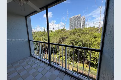 16518 NE 26th Ave #403, North Miami Beach, FL 33160 - Photo 2