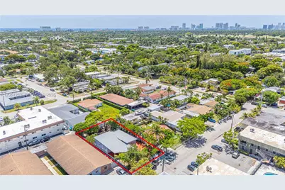1777 N 17th Ct, Hollywood, FL 33020 - Photo 6