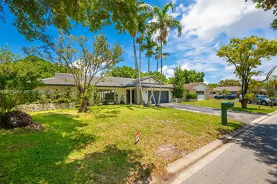 9939 NW 19th St, Coral Springs, FL 33071 - Photo 2