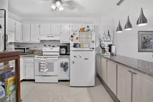 8941 S Hollybrook Blvd, Pembroke Pines, FL 33025 - Photo 4
