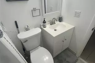 240 NE 23rd Ct, Pompano Beach, FL 33060 - Photo 12