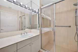 2000 Island Blvd, Aventura, FL 33160 - Photo 36