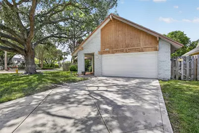 9381 NW 35th Pl, Sunrise, FL 33351 - Photo 4
