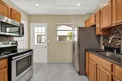 1015 Cortez St, Coral Gables, FL 33134 - Photo 10