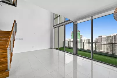 90 SW 3rd St #PH-17, Miami, FL 33130 - Photo 10
