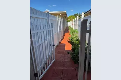 Xx E 30th St #Back, Hialeah, FL 33013 - Photo 12