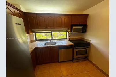 17011 N Bay Rd #412, Sunny Isles Beach, FL 33160 - Photo 2