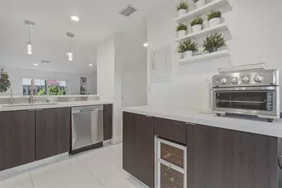 10805 NW 3rd Ct, Pembroke Pines, FL 33026 - Photo 10