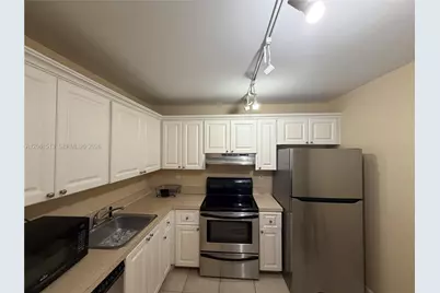711 N Pine Island Rd #121, Plantation, FL 33324 - Photo 4