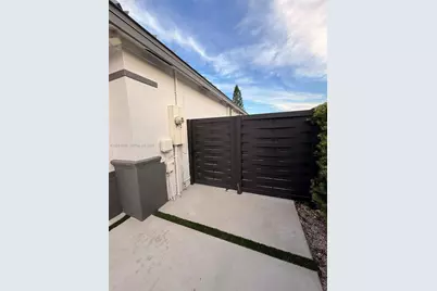 15462 SW 39th St, Miami, FL 33185 - Photo 2