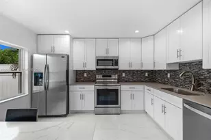 524 NW 10th St, Hallandale Beach, FL 33009 - Photo 2