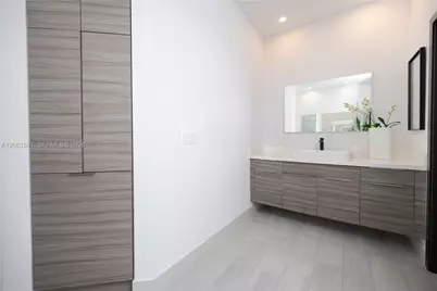 8995 NW 161st Ter, Miami Lakes, FL 33018 - Photo 24