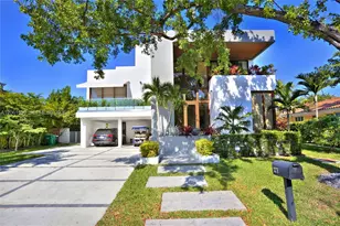 121 Buttonwood Dr, Key Biscayne, FL 33149 - Photo 1