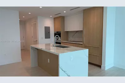 2411 Laguna Circle #1807, North Miami, FL 33181 - Photo 2