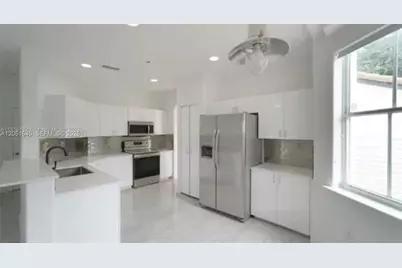 11022 NW 48th Ln, Doral, FL 33178 - Photo 12