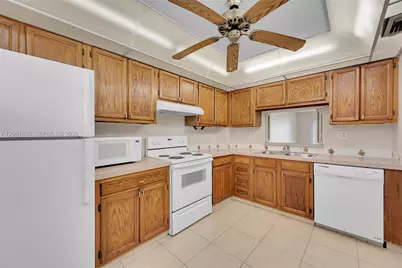 1100 NW 87th Ave #401, Coral Springs, FL 33071 - Photo 10