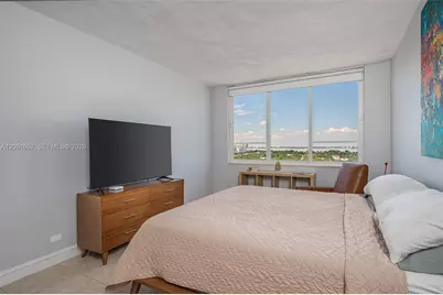 5005 Collins Ave #1506, Miami Beach, FL 33140 - Photo 10