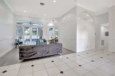 351 NW 110th Ave, Plantation, FL 33324 - Photo 8