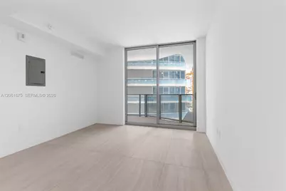 77 SE 5th Street #2205, Miami, FL 33131 - Photo 4