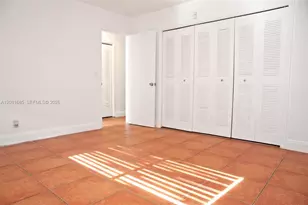 304 SE 9th Ct, Hallandale Beach, FL 33009 - Photo 2