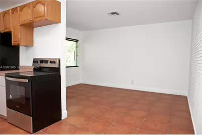 304 SE 9th Ct #6, Hallandale Beach, FL 33009 - Photo 12