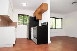 304 SE 9th Ct, Hallandale Beach, FL 33009 - Photo 4