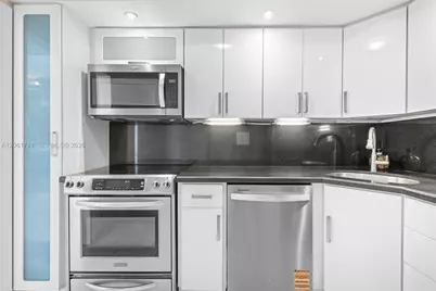 5601 Collins Ave #1515, Miami Beach, FL 33140 - Photo 18