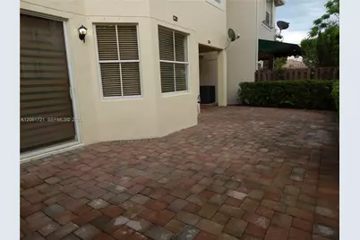320 SW 87th Ct, Miami, FL 33174 - Photo 28