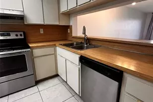 10145 NW 9th St Cir, Miami, FL 33172 - Photo 6