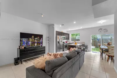 2660 SE 15th St, Homestead, FL 33035 - Photo 2