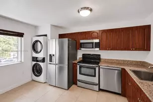 6235 SW 47th Manor, Davie, FL 33314 - Photo 4