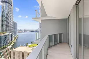 77 SE 5th St, Miami, FL 33131 - Photo 1