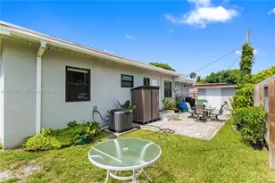 2407 Dewey St, Hollywood, FL 33020 - Photo 12